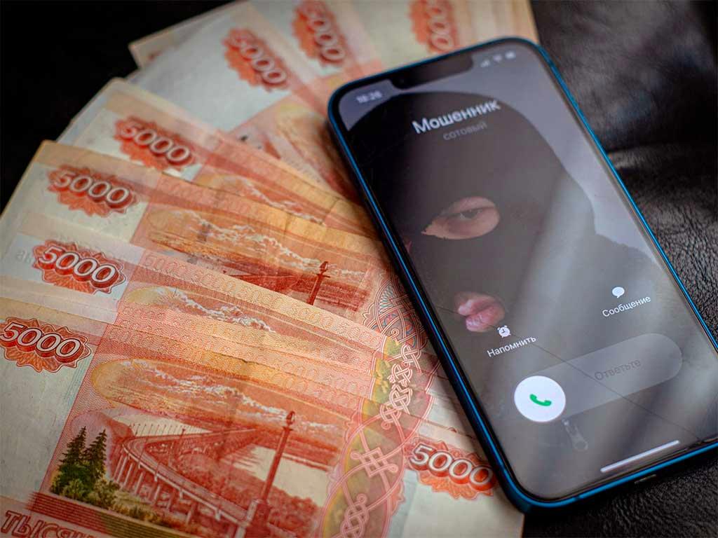 Полиция в Сочи помогает учительнице избежать мошенников