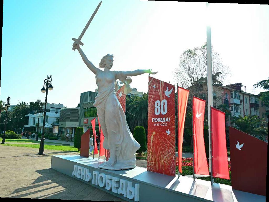 Предложение оставить на улицах Сочи арт-объекты, посвященные Дню Победы, получило поддержку горожан и ветеранов. В планах сохранить пять локаций, включая фотозоны и арт-объекты на набережной. Остальные объекты будут сохранены для установки в следующем году. Жители и гости города могут высказать свое мнение на странице администрации Сочи в социальной сети Вконтакте. Голосование доступно по ссылке: https://sochinews.io/goto/https://vk.com/wall-55888465_89339. Источник: Администрация Сочи.