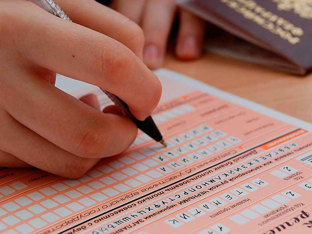 С начала мая в Сочи проходят государственные экзамены для выпускников школ. Учащиеся 9-х классов сдают ОГЭ с 21 мая по 2 июня, а выпускники 11-х классов и прошлых лет – ЕГЭ с 23 мая по 4 июля.