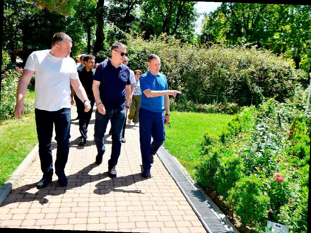 Депутат Виктор Тепляков оценил благоустройство парка «Ривьера»