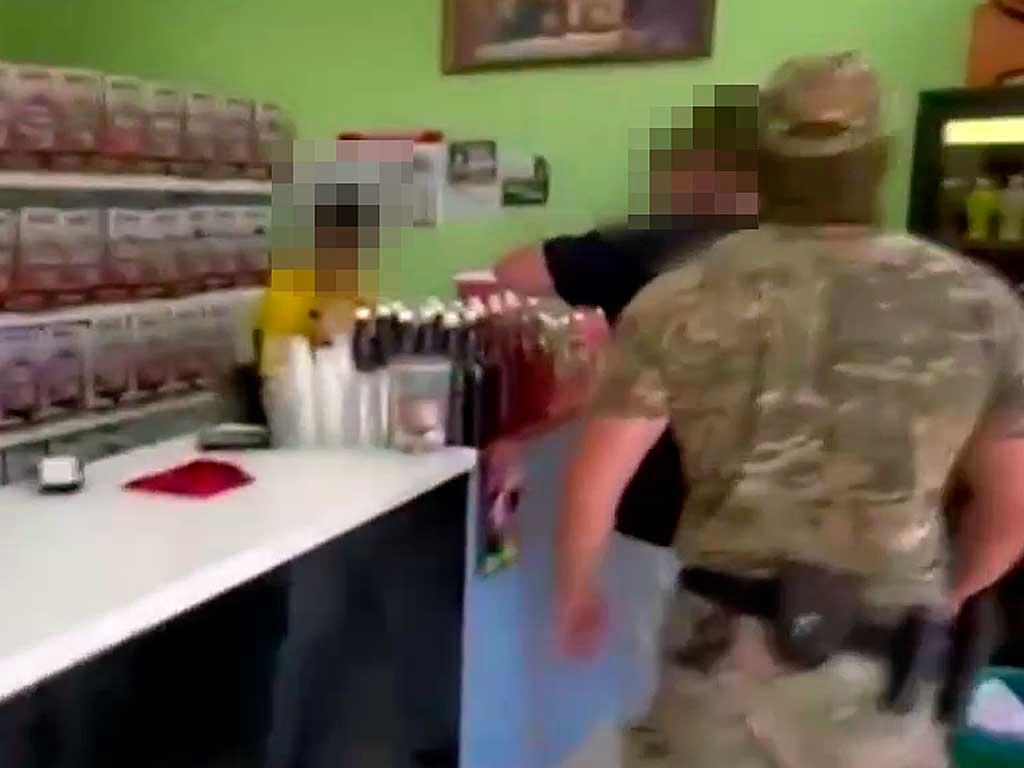 Пенсионеру изъяли 12 тонн контрафактного алкоголя в Сочи
