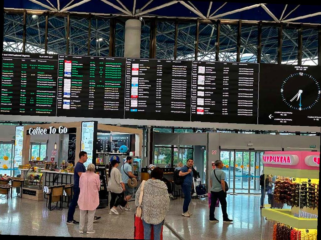 Массовые задержки авиарейсов в Сочи на контроле прокуратуры