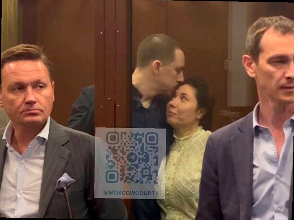Суд продлил арест бывшему мэру Сочи и его супруге