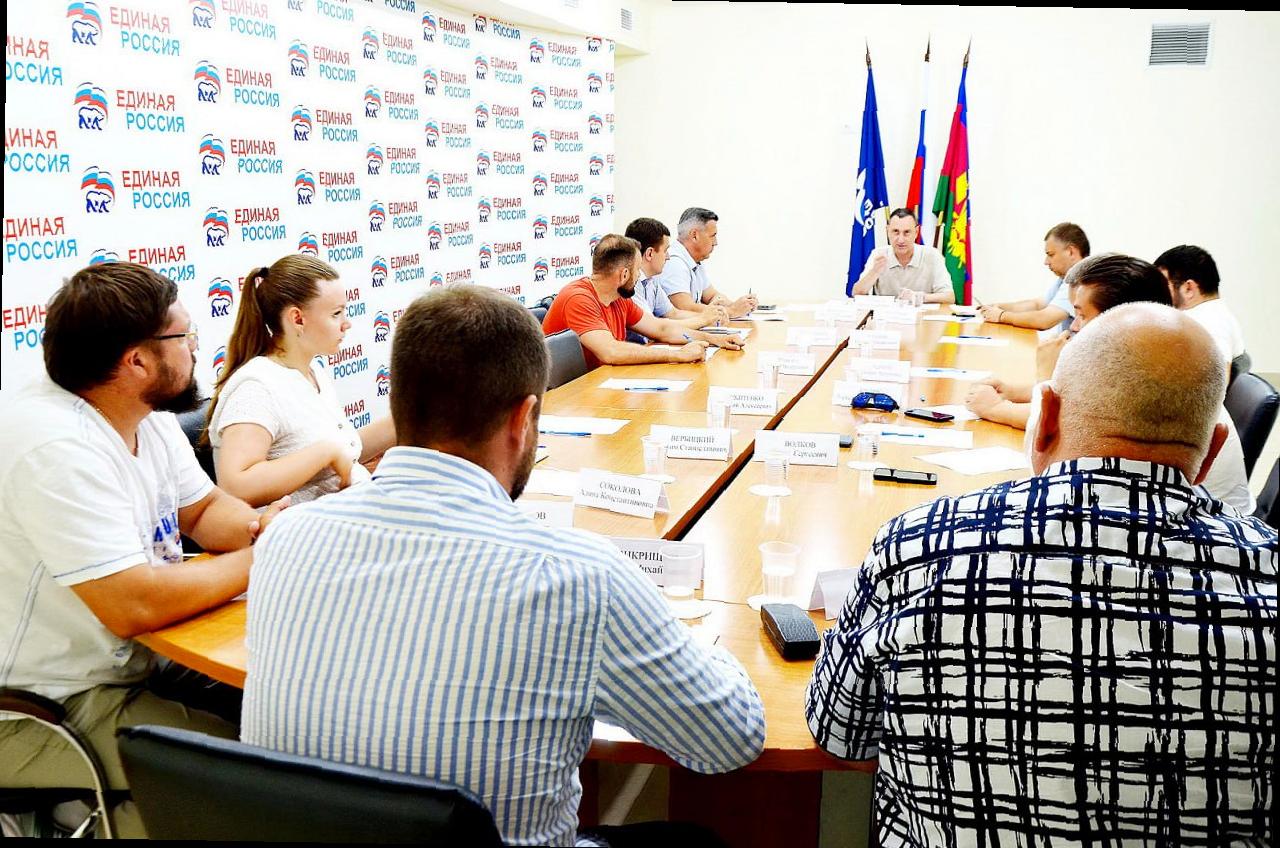 «Виктор Тепляков рассмотрел работу сервисов в порту Сочи»