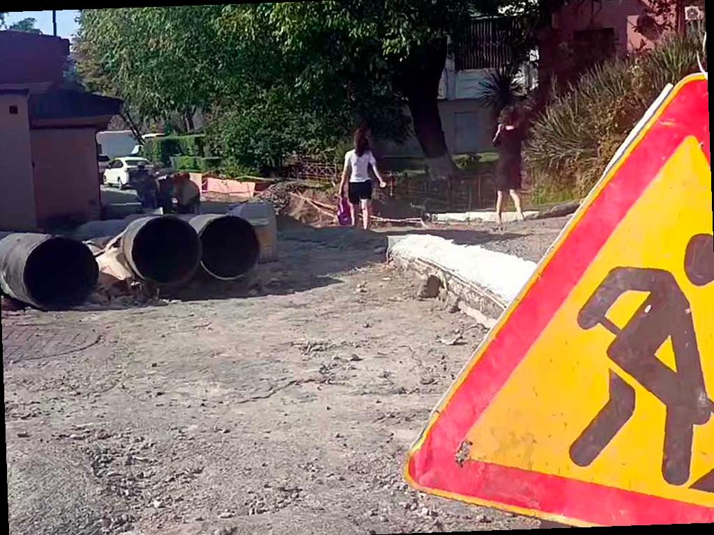 Водоканал Сочи завершает ремонт трубопровода на улице Чехова