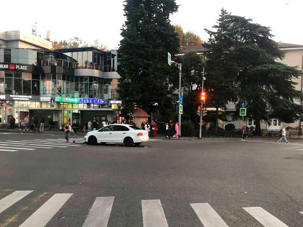 В Центральном районе Сочи произошло ДТП с участием подростка на самокате