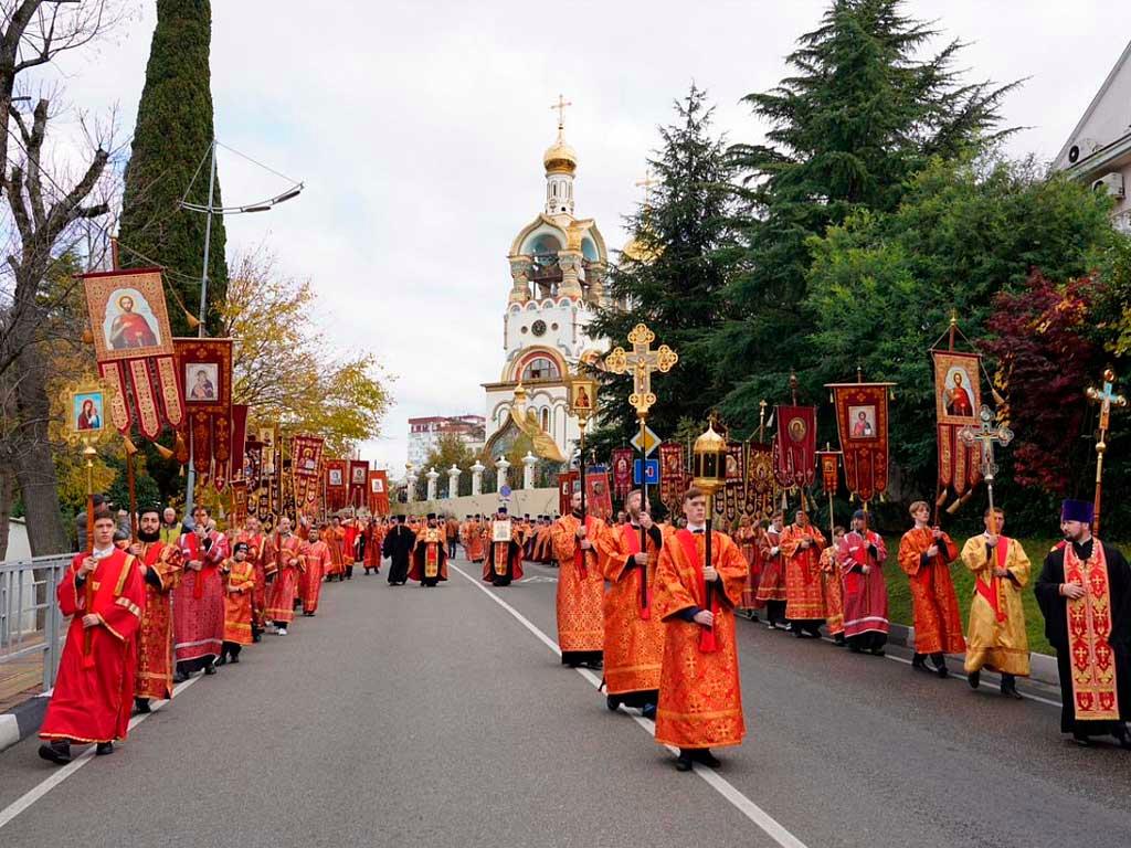 Движение транспорта в Сочи будет ограничено во время крестного хода