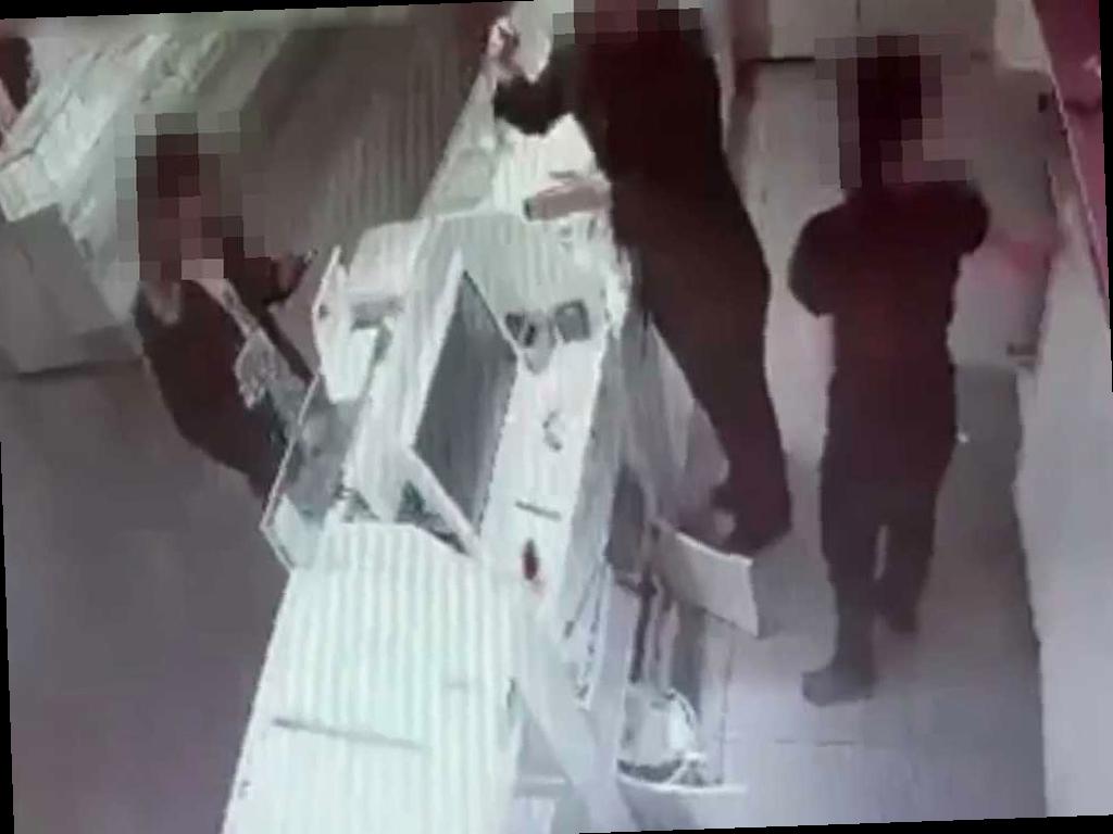 Курьер в Сочи похитил посылку с золотыми украшениями