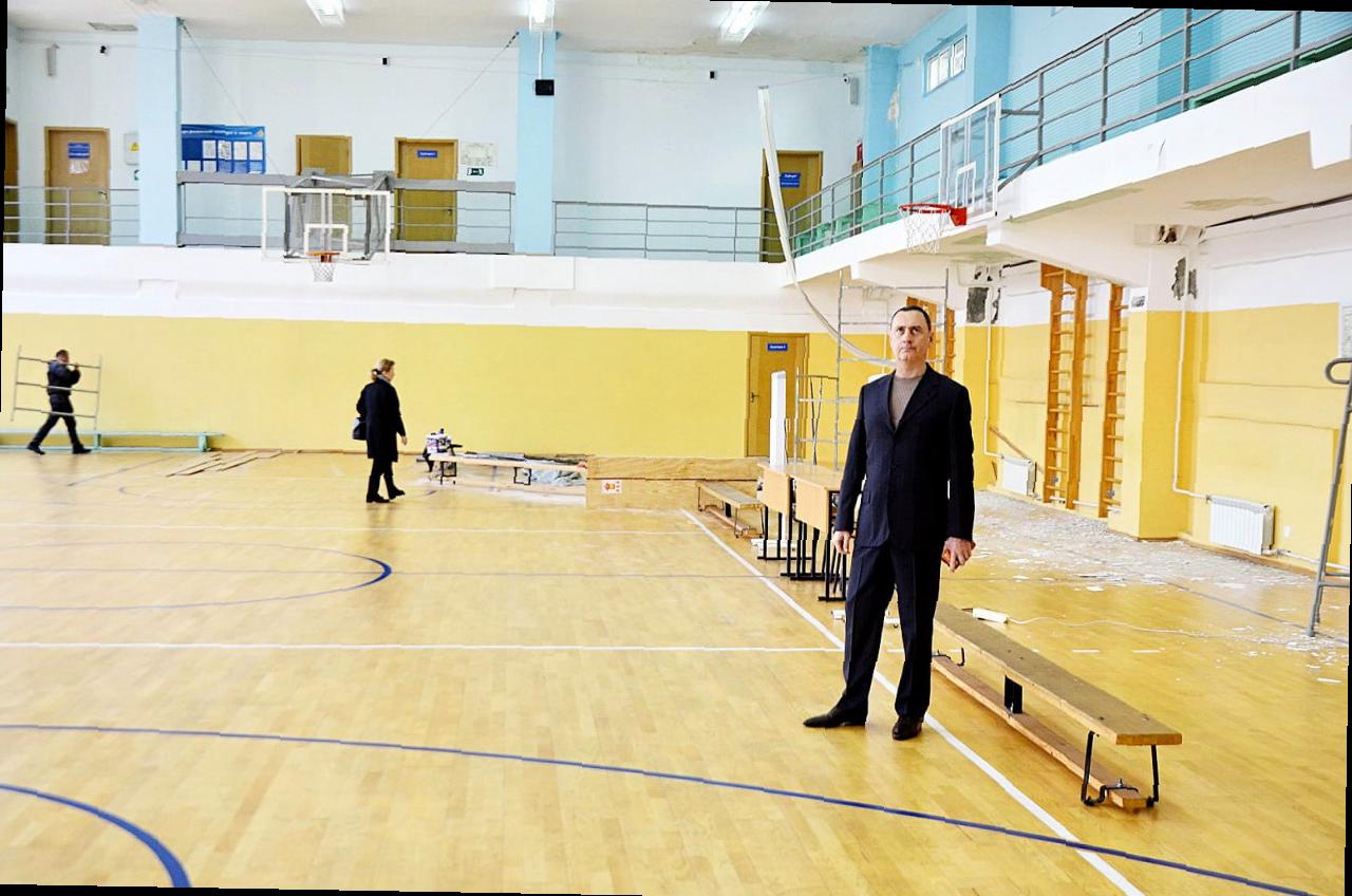 «Виктор Тепляков посетил спортивный комплекс университета в Сочи»