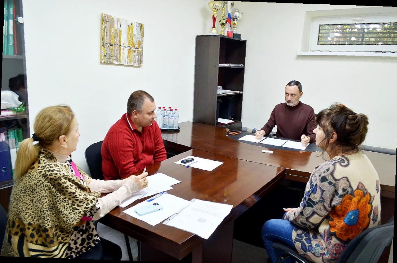 «Виктор Тепляков принял граждан на приёме»