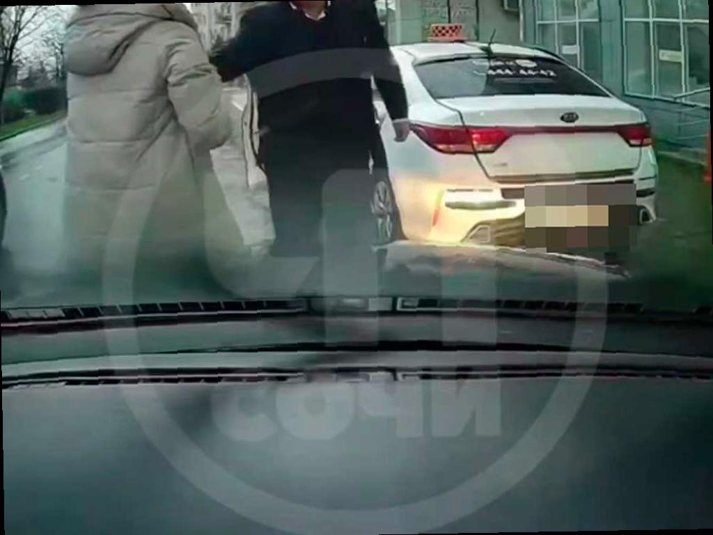 В Сочи произошел инцидент из-за парковки, полиция расследует