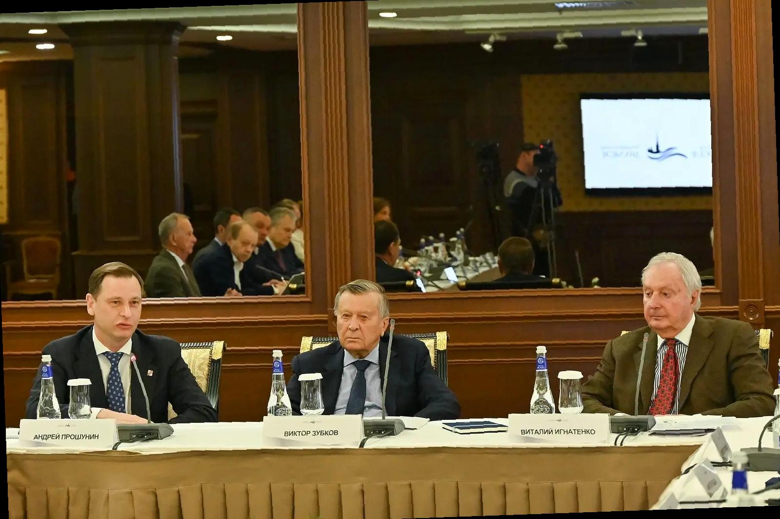 «Виктор Тепляков на форуме «Петербургский диалог»»