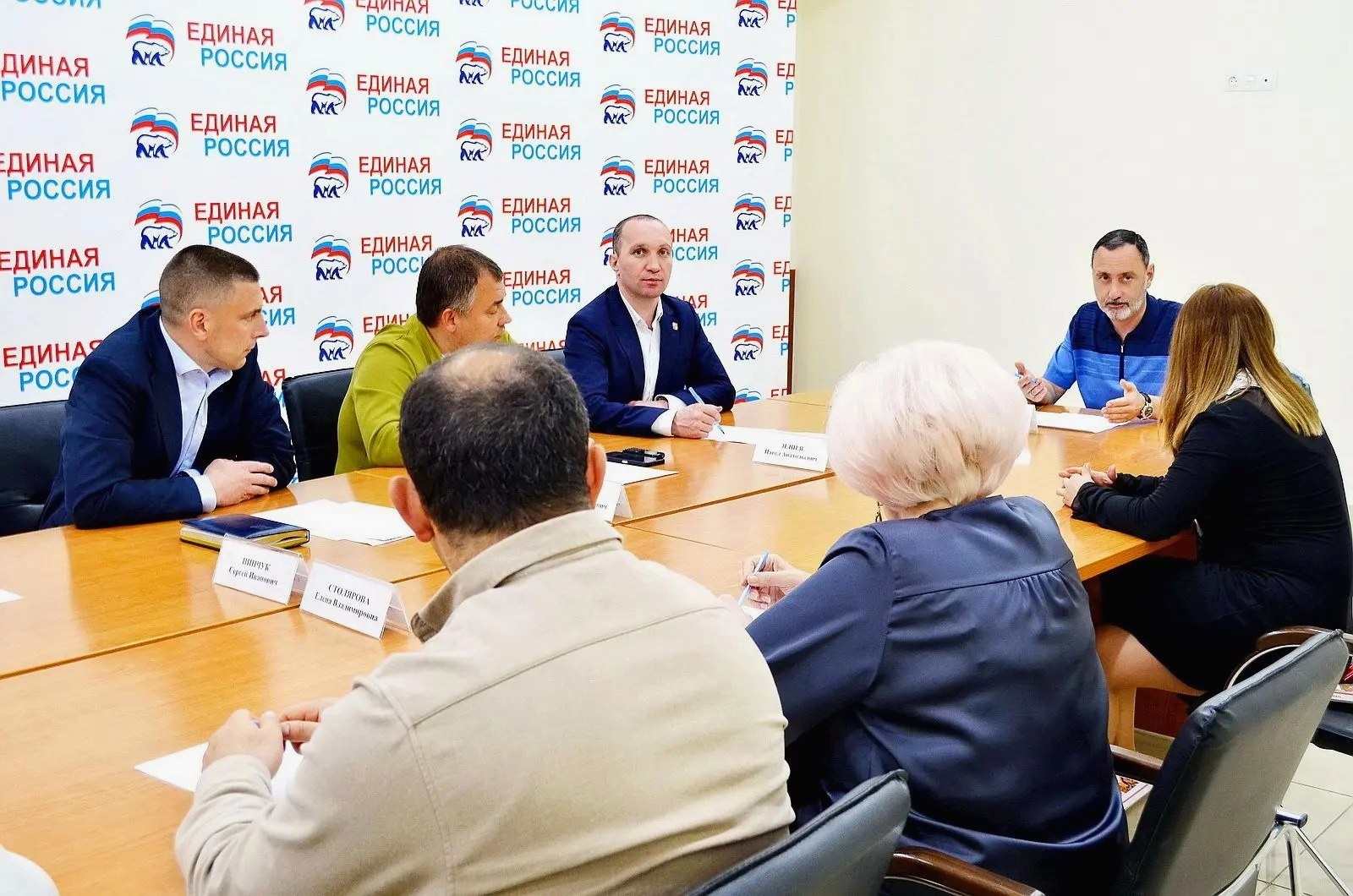 Депутат ЗСК Виктор Тепляков принял граждан ТОС «Новосочинский