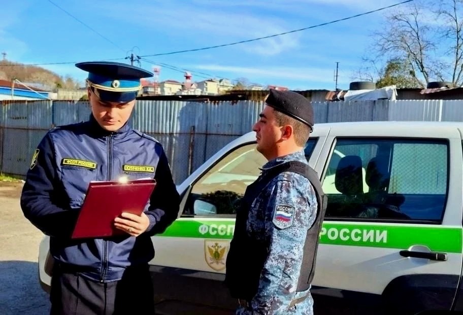 Собственницу участка в Сочи обязали снести незаконные постройки