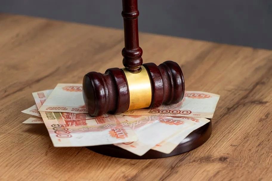 В Сочи мужчину оштрафовали за надписи на купюрах с критикой армии РФ