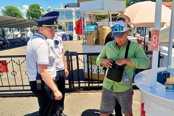 В Сочи оштрафовали на 400 тысяч рублей за навязчивое предложение услуг на улице
