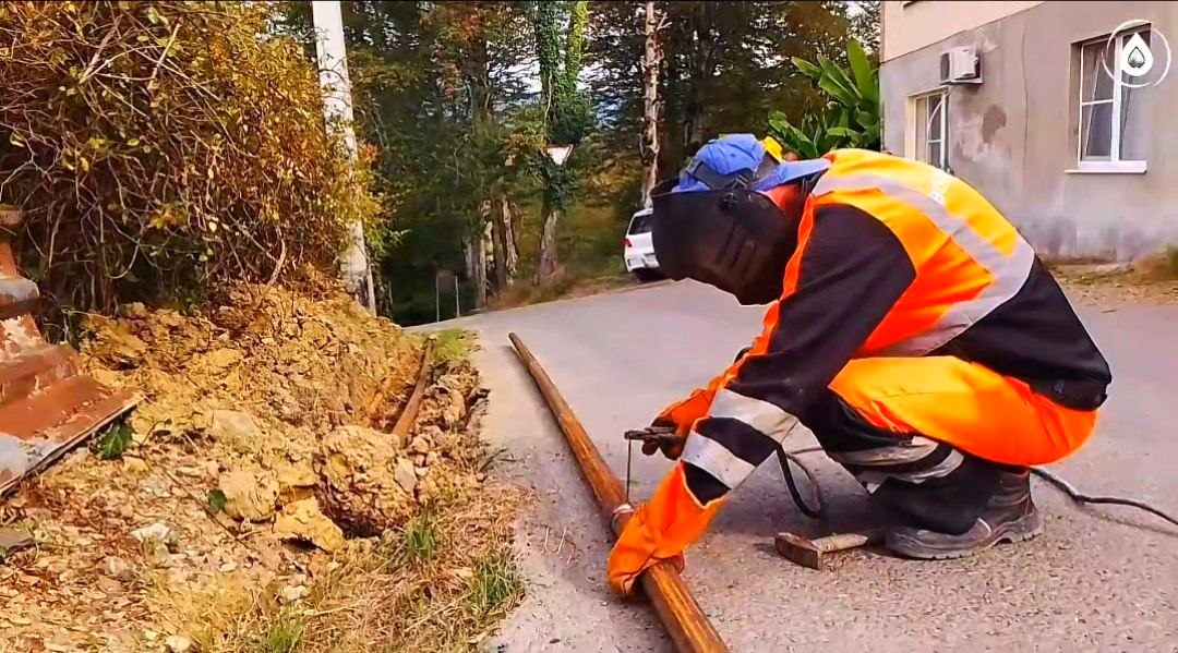 Замена аварийного участка сети водоснабжения в Лазаревском районе Сочи