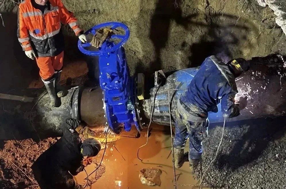 Замена водопроводной арматуры на улице Кубанской в Сочи достигла 80%